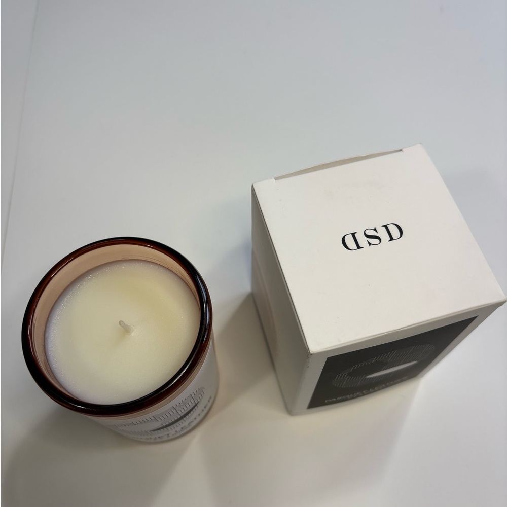D.S. & Durga Parquet Leather Candle - NIB- 7 oz. - Picture 2 of 5